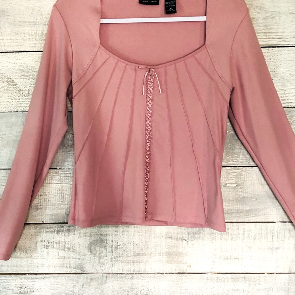 medium stretch to fit top, pale pink, quality over or under woman’s top.